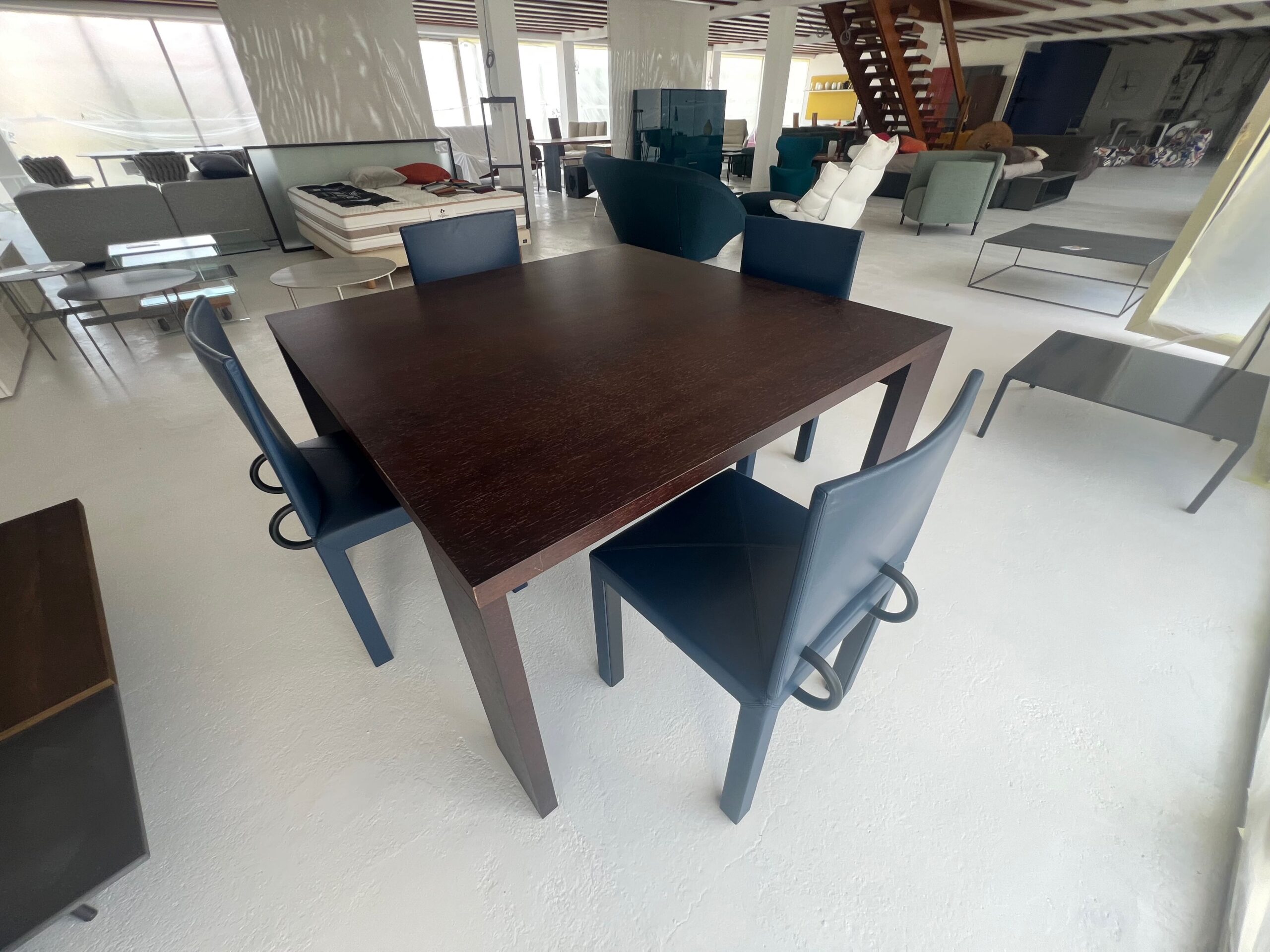 TABLE APTA ET CHAISES ARCADIA